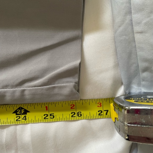 Chico’s Zenergy straight leg convertible crops capris size 2 or US 12 stone grey - Picture 8 of 8